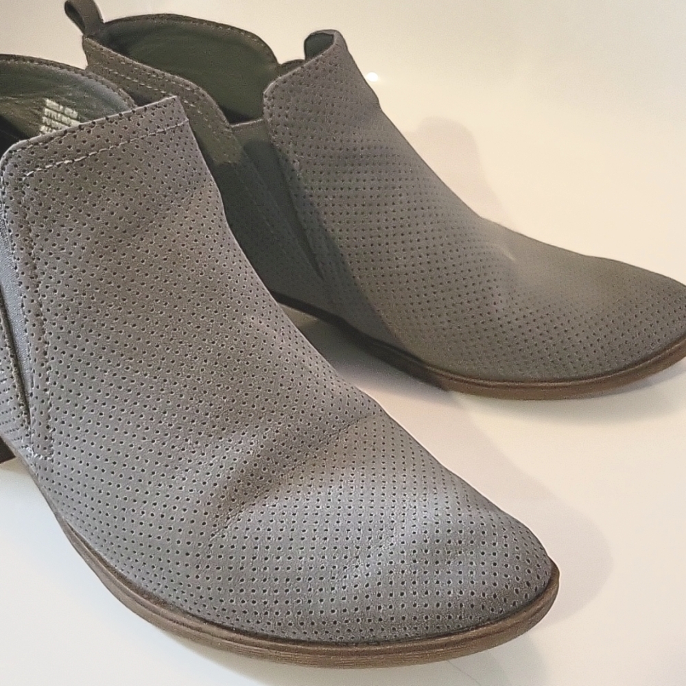 🛍CLEARANCE🛍 Ankle Boot Sz. 8.5 - Picture 2 of 9